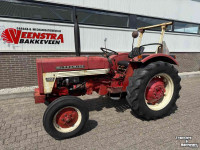 Tracteur International 323