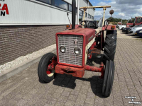 Tracteur International 323