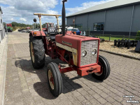 Tracteur International 323