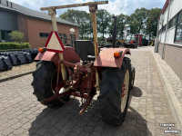 Tracteur International 323