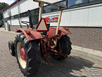 Tracteur International 323