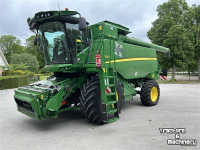 Moissonneuse batteuse John Deere T660