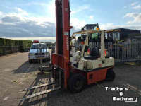 Chariot élévateur Nissan 2,5 ton lpg