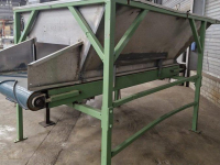 Basculeur de caisses  Bunker met uitvoerband+kantelaar – complete set,  Dosierbunker mit Austragsband inklusive Kistenkipper (Komplettset)