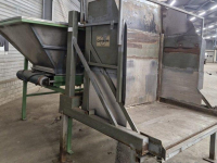 Basculeur de caisses  Bunker met uitvoerband+kantelaar – complete set,  Dosierbunker mit Austragsband inklusive Kistenkipper (Komplettset)