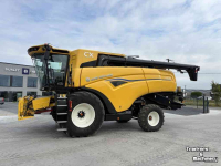 Moissonneuse batteuse New Holland CX 8.70