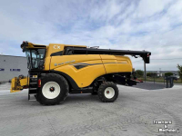 Moissonneuse batteuse New Holland CX 8.70