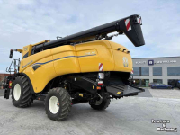 Moissonneuse batteuse New Holland CX 8.70