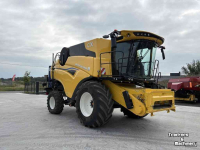 Moissonneuse batteuse New Holland CX 8.70