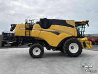 Moissonneuse batteuse New Holland CX 8.70