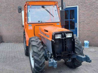 Tracteur pour vignes et vergers Holder 860