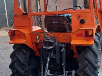 Tracteur pour vignes et vergers Holder 860