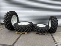 Roues, Pneus, Jantes, Barillets Jumelage BKT Agrimax Banden 420/85R34 en 340/85R24 Verstelbare Velgen