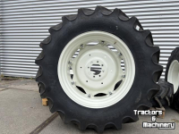 Roues, Pneus, Jantes, Barillets Jumelage BKT Set Bkt Agrimax banden 420/85R34 en 340/85R24 gemonteerd op verstelbare velgen
