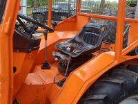 Tracteur pour vignes et vergers Holder 860