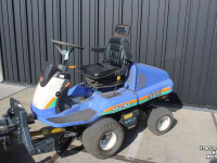 Tracteur porte-outils Iseki SF230FH (SF230 II) frontmaaier zonder maaidek met Tuchel Simplex 120 veegmachine rolbezem