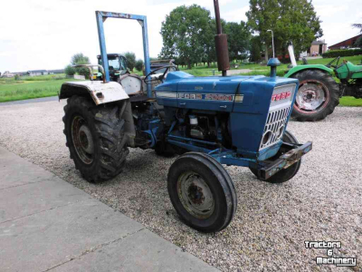 Tracteur Ford 2000