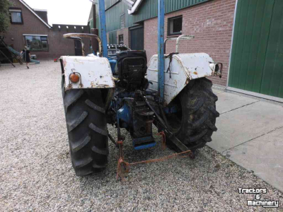 Tracteur Ford 2000