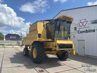 Moissonneuse batteuse New Holland TX36