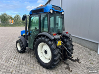 Tracteur pour vignes et vergers New Holland TN75VA