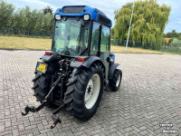 Tracteur pour vignes et vergers New Holland TN75VA Smalspoortrekker