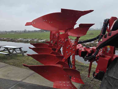 Charrues  4 schaar vario ploeg