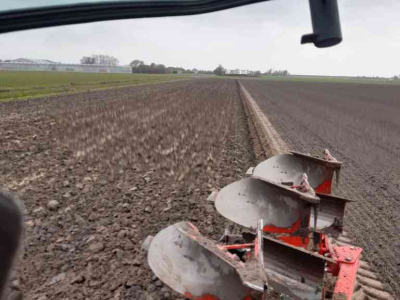 Charrues  4 schaar vario ploeg