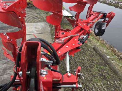 Charrues  4 schaar vario ploeg