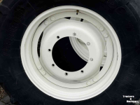 Roues, Pneus, Jantes, Barillets Jumelage Michelin Set Michelin (18.4R38) 460/85R38 en Trelleborg (14.9R28) 380/85R38 voor NewH T6.xxx