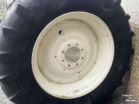 Roues, Pneus, Jantes, Barillets Jumelage Michelin Set Michelin (18.4R38) 460/85R38 en Trelleborg (14.9R28) 380/85R38 voor NewH T6.xxx