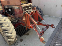 Relevage avant & Prise de force avant International universele fronthef, nu gemonteerd op een 956XL