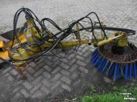 Désherbeuse à brosse rotative  burtec onkruidborstel