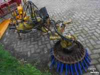 Désherbeuse à brosse rotative  burtec onkruidborstel
