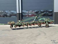 Semoir Monozentra Fahse Monozentra bieten zaaimachine met 12 elementen loopwielen en transportwielen