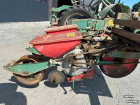 Semoir Monozentra Fahse Monozentra bieten zaaimachine met 12 elementen loopwielen en transportwielen