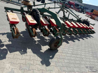 Semoir Monozentra Fahse Monozentra bieten zaaimachine met 12 elementen loopwielen en transportwielen