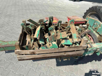 Semoir Monozentra Fahse Monozentra bieten zaaimachine met 12 elementen loopwielen en transportwielen