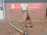 Pompe d&#8216;irrigation  Waterpomp met slangen en sproeiers