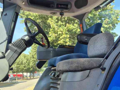 Tracteur New Holland T8020 FP 40 Kmh. Lucht, geveerde vooras