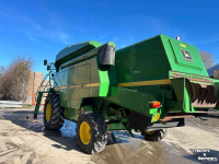 Moissonneuse batteuse John Deere 2066