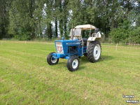 Tracteur Ford 4000 met balendrager / balenklem