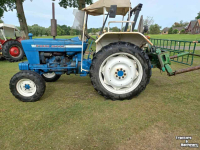 Tracteur Ford 4000 met balendrager / balenklem