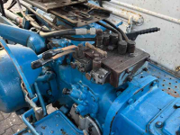 Tracteur Ford 4000 met balendrager / balenklem