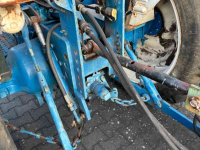 Tracteur Ford 4000 met balendrager / balenklem