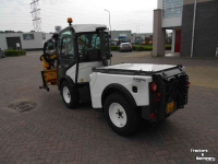 Tracteur porte-outils Multihog CX 75 werktuigdrager met Mc Connel arm klepelbak