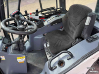 Tracteur porte-outils Multihog CX 75 werktuigdrager met Mc Connel arm klepelbak