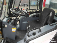 Tracteur porte-outils Multihog CX 75 werktuigdrager met Mc Connel arm klepelbak