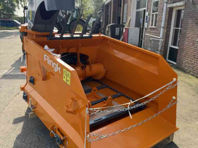Distributeur de paille pour des logettes Flingk SHC 1450R