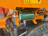 Épandeur de sciure pour des logettes Flingk SE250