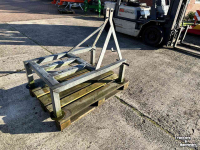 Pièces d‘occasion diverse  3-PUNTS BOK / FRAME VOOR VERDRINGERPOMP